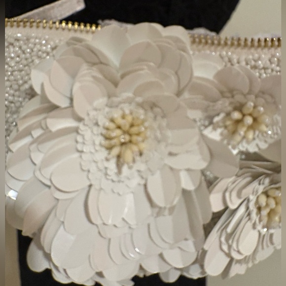 White and Gold Floral Shoulder Bag with Chain Strap - Picture 4 of 4